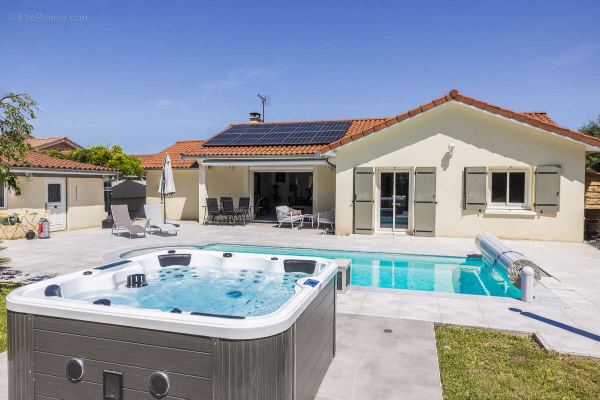 Maison à AMBERIEUX-EN-DOMBES