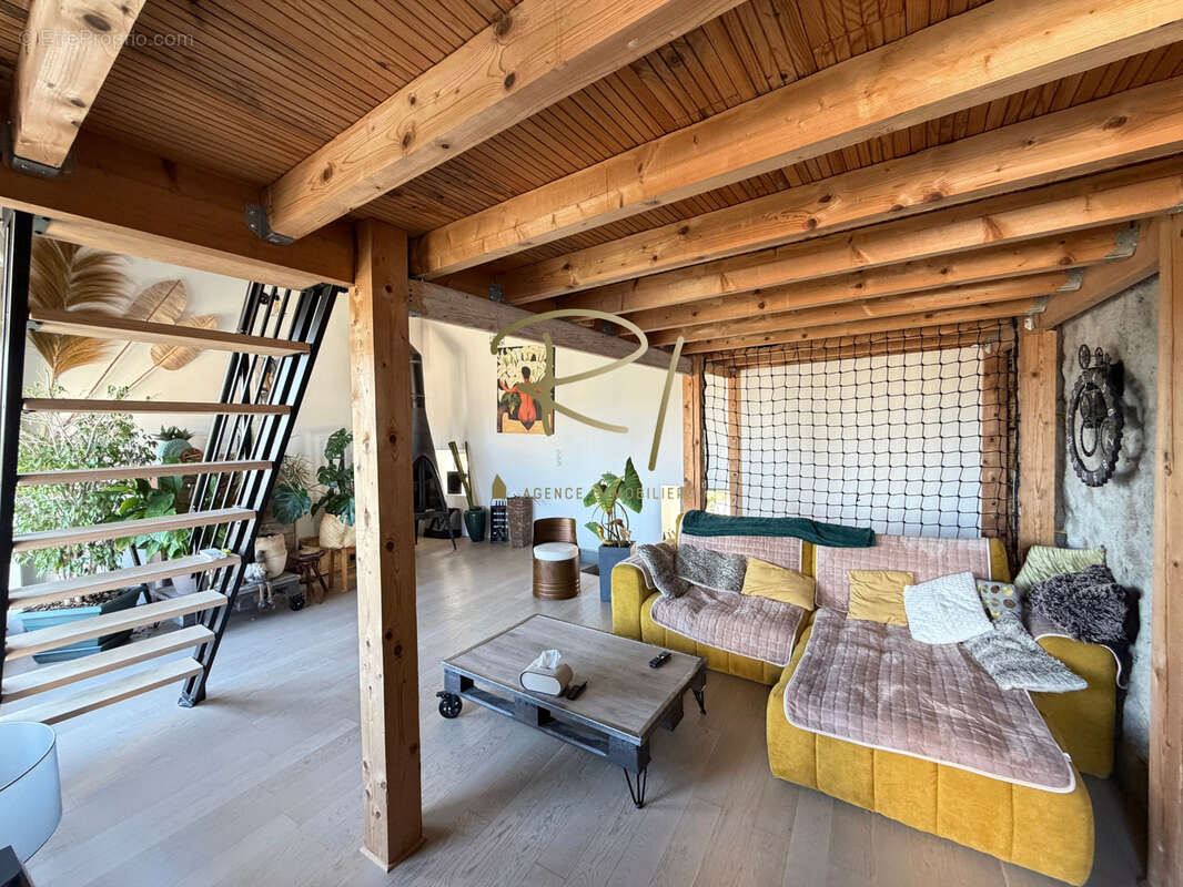 Maison à SAINT-SAUVEUR-DE-CRUZIERES