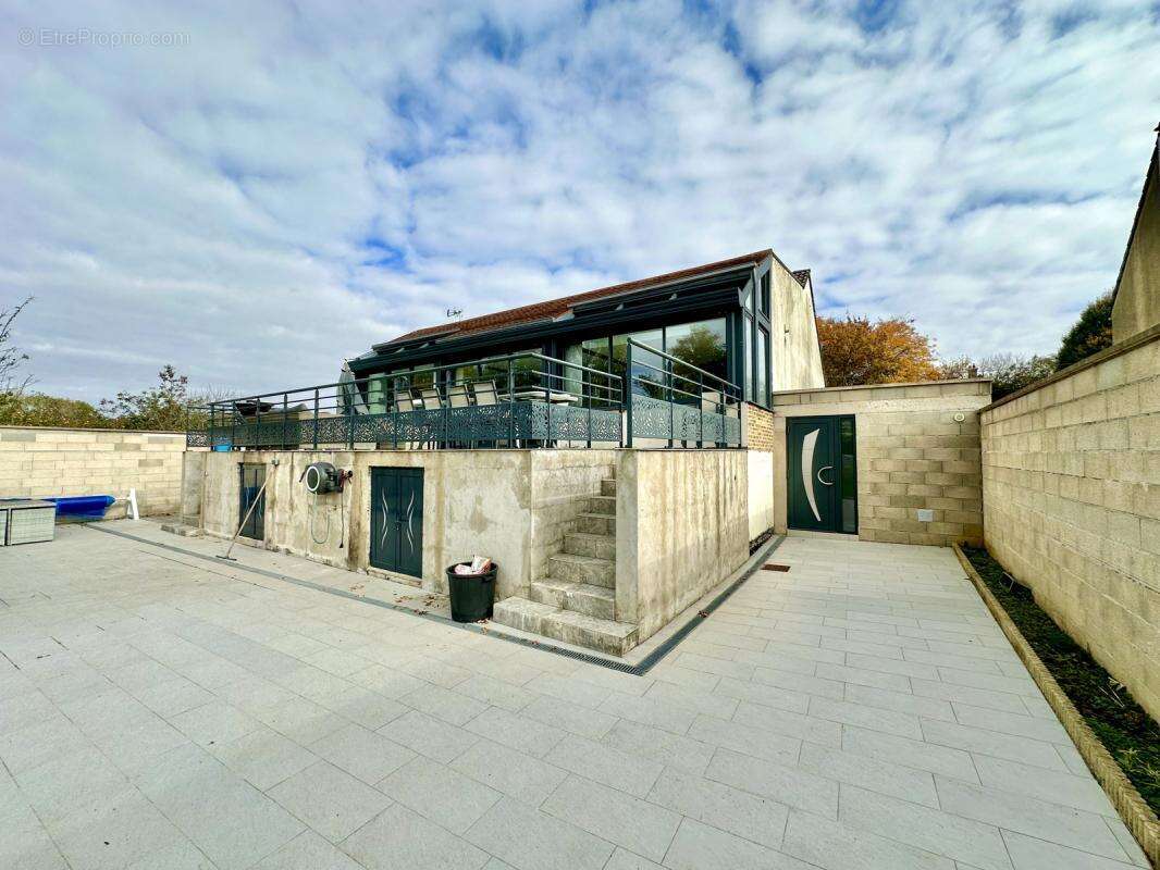 Maison à VILLENEUVE-LES-BORDES