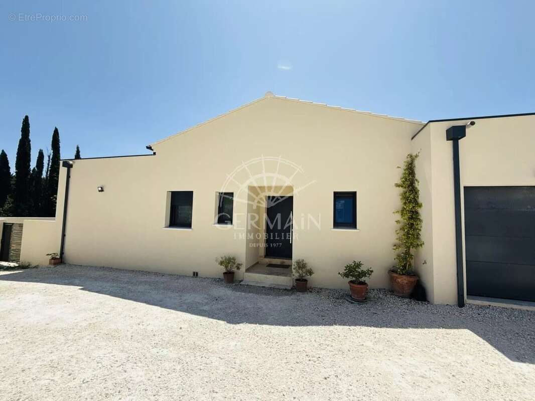 Maison à L'ISLE-SUR-LA-SORGUE