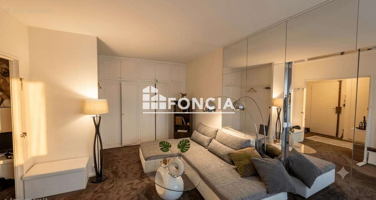 Courbevoie/ mairie – 2 pieces vendu occupe cave et parking - idéal investisseur locatif ! - photo 2