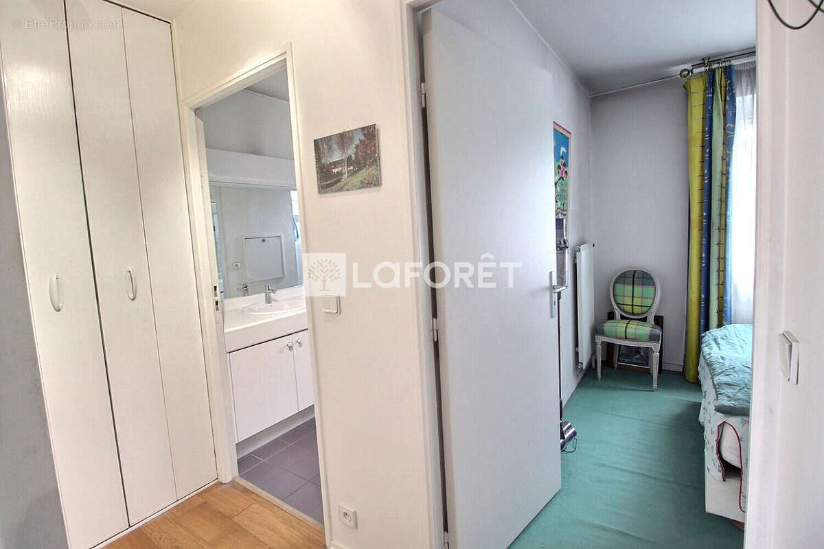 Appartement à VILLENEUVE-LA-GARENNE