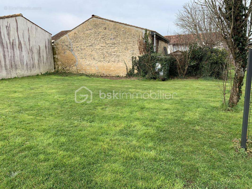  maison en pierre avec dépendance  –  potentiel – 109 000 € négociable - photo 19
