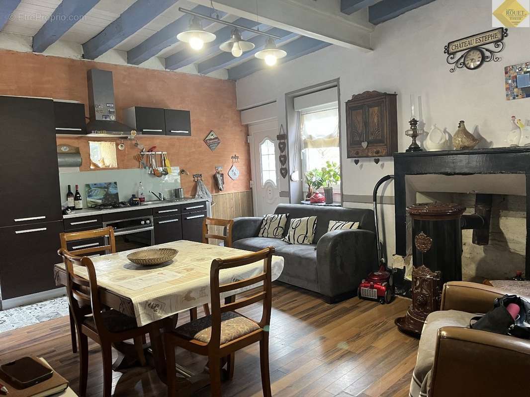 Maison à YZEURES-SUR-CREUSE