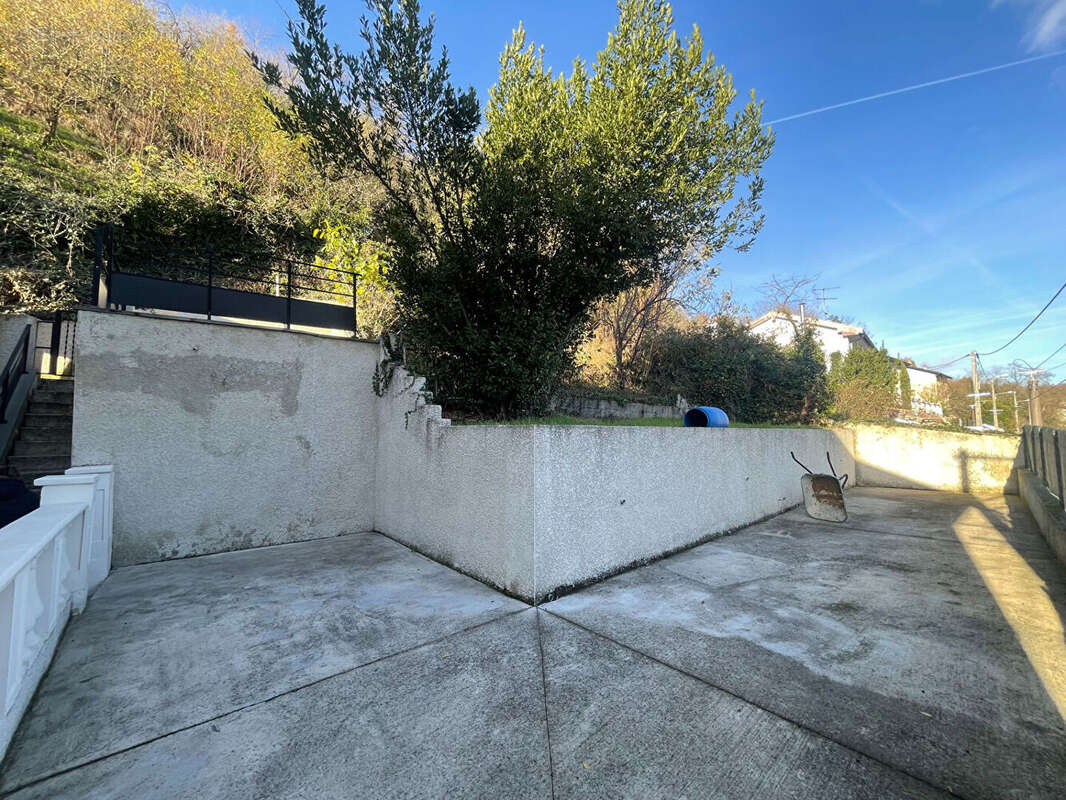 Maison à PONT-EVEQUE