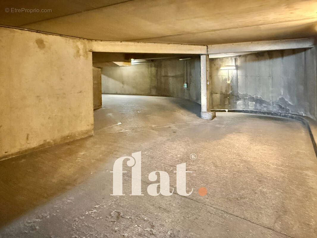 Parking à PARIS-10E