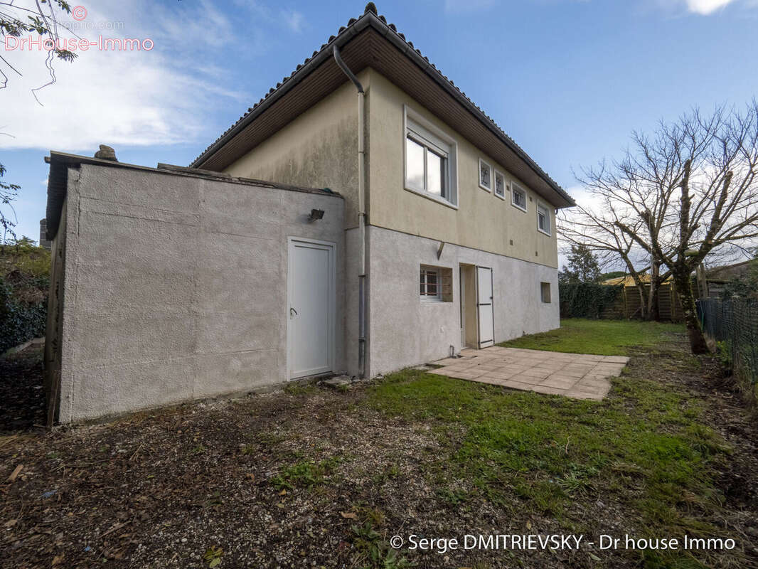Maison à SAINT-JULIEN-BEYCHEVELLE