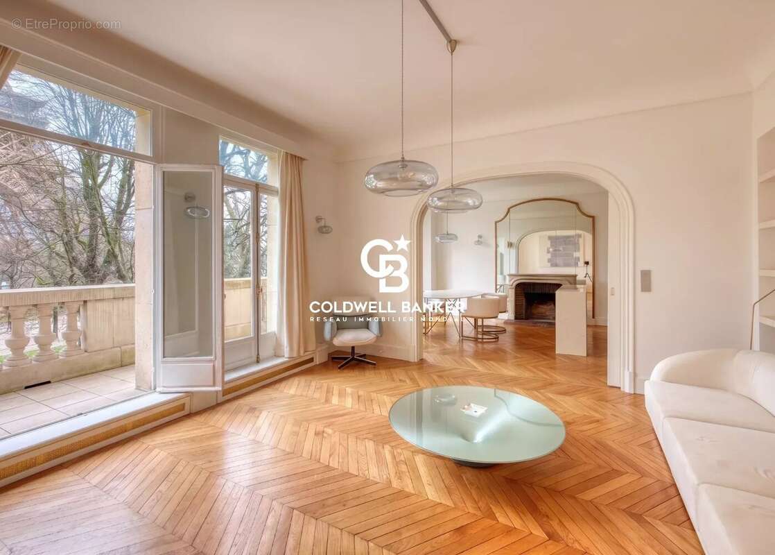 Appartement à PARIS-7E