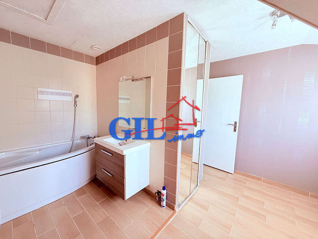 Maison à SAVIGNY-LE-TEMPLE