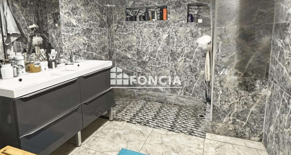 Appartement à TORCY