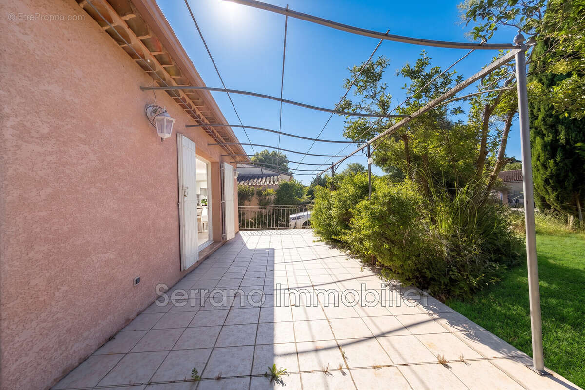 Maison 109 m² à Rognonas  - photo 3