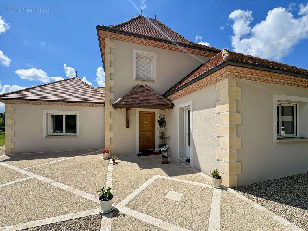 Maison à SAINT-ASTIER