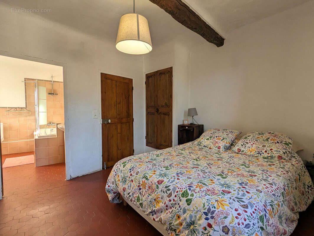 SALERNES propriété de 2 maisons, dépendances, piscine, terrain 8.444 m² - photo 8