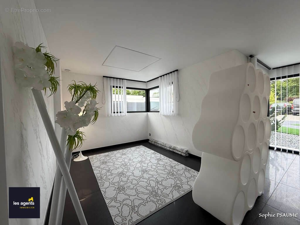 Maison à NEUFCHATEAU