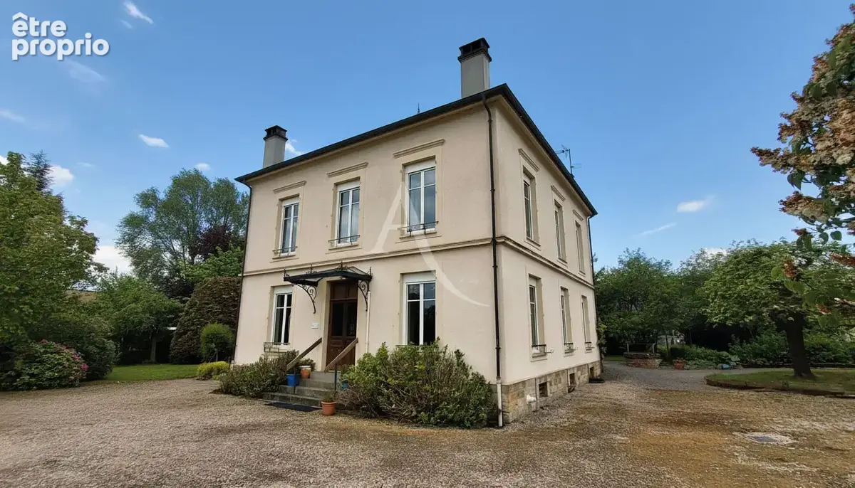 Maison bourgeoise avec dépendances et jardin - photo 3