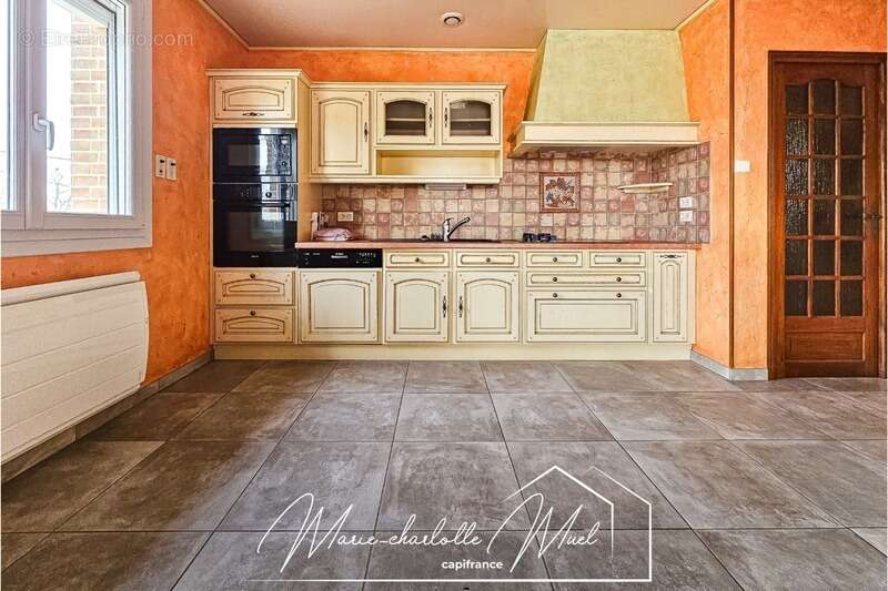 Maison à BAGE-LA-VILLE