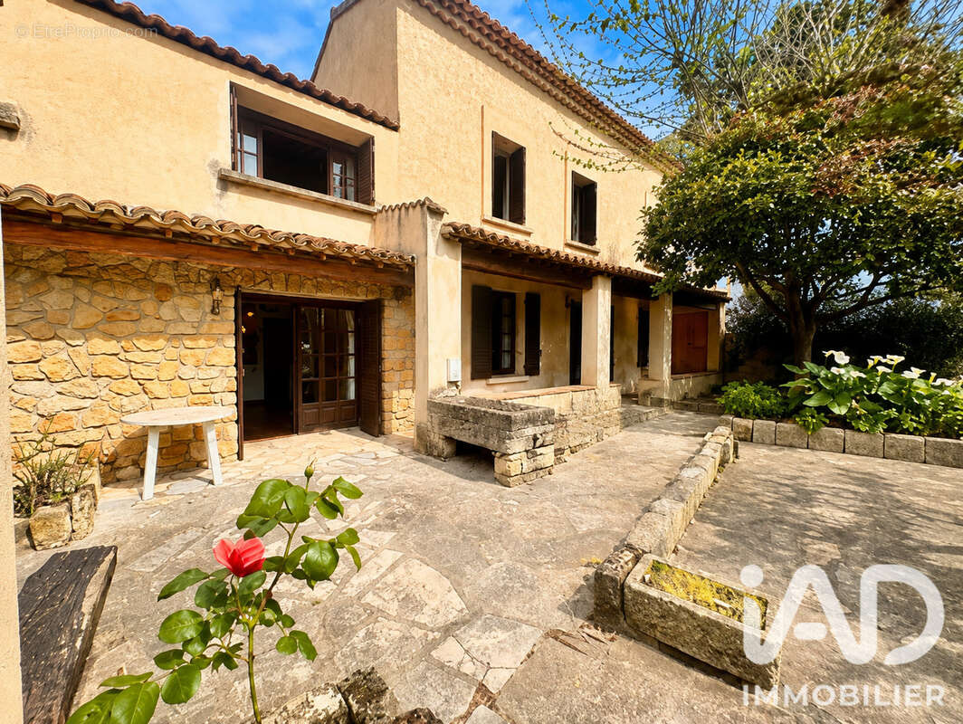 Maison 185 m² à Boulbon  - photo 3