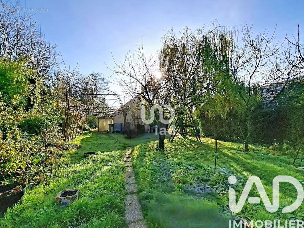 Photo 3 - Terrain à LE MEE-SUR-SEINE