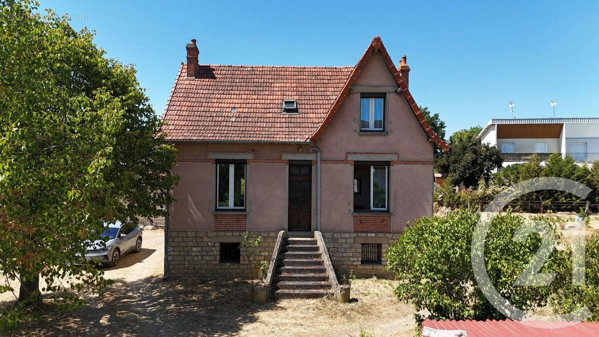 Maison à YZEURE