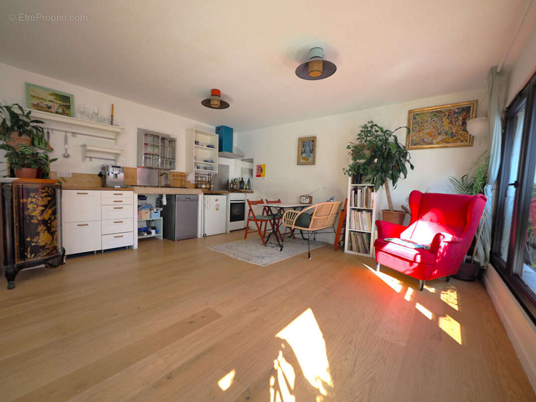 Appartement à LES LILAS