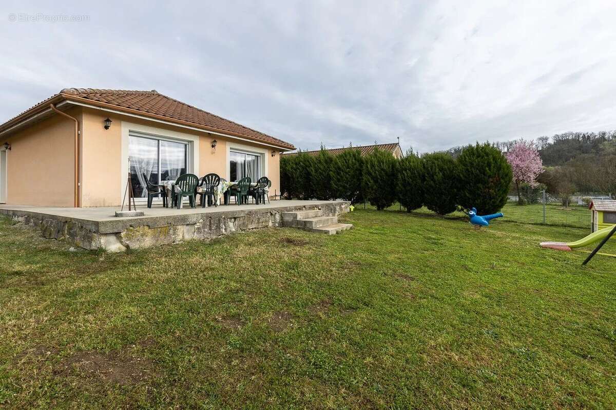 Maison à CHARETTE