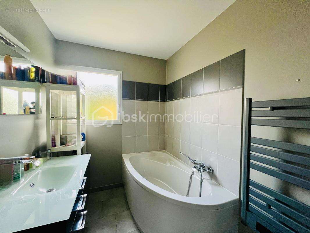 Maison à FERRIERES-HAUT-CLOCHER