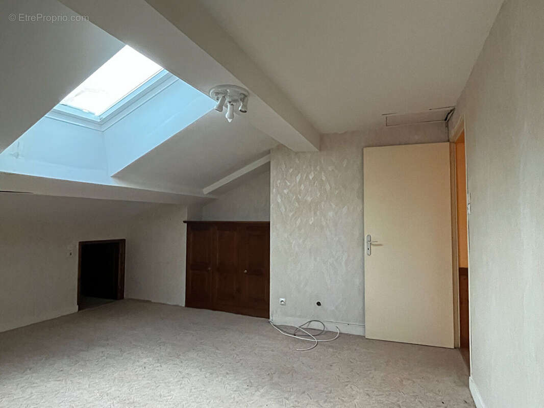 Maison à MONTMOREAU-SAINT-CYBARD