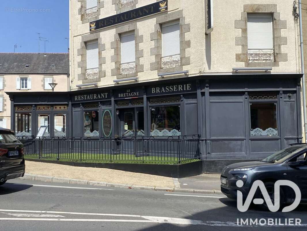 Photo 2 - Commerce à FOUGERES