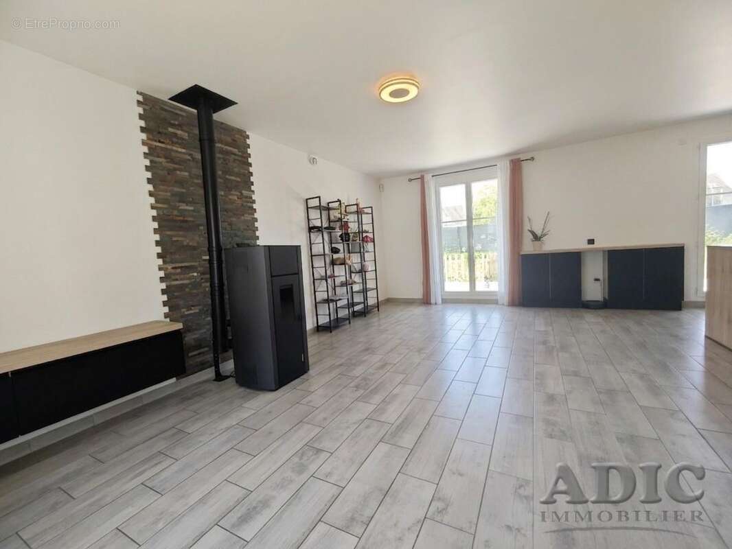 Maison 81 m² à Rouvres  - photo 2