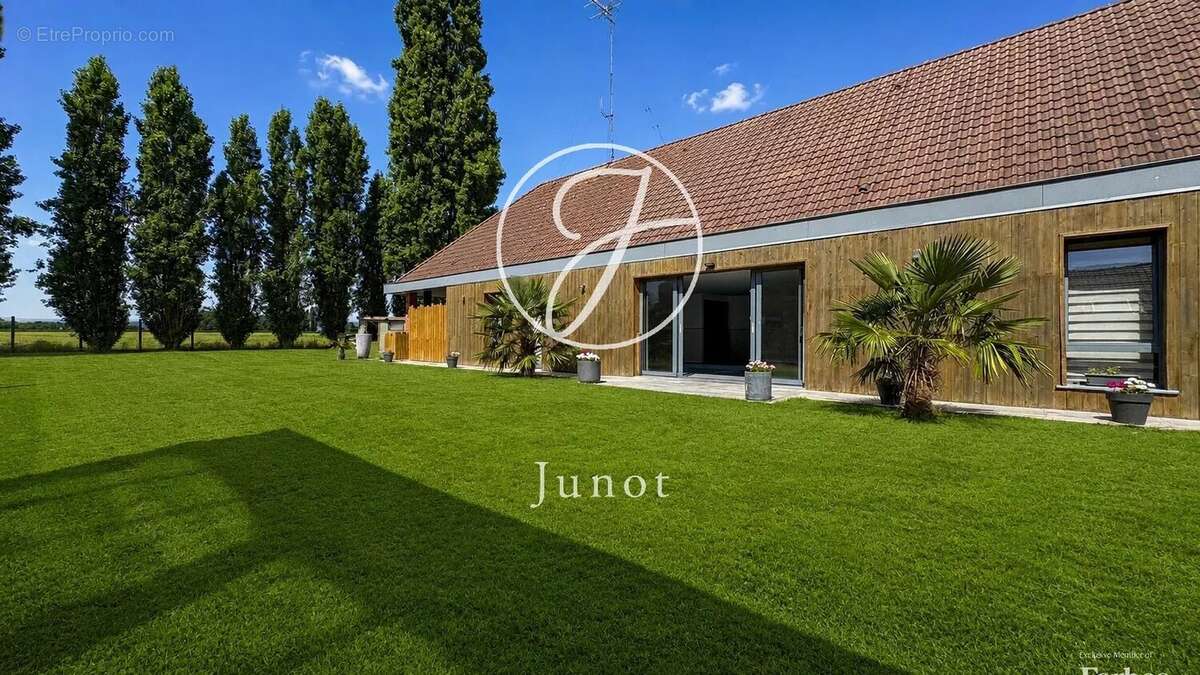 Sailly-lez-lannoy - Ferme rénovée à vendre - 10 pièces - 334m² et 180m² de dépendance - 7 chambres - Piscine - Garage - photo 14