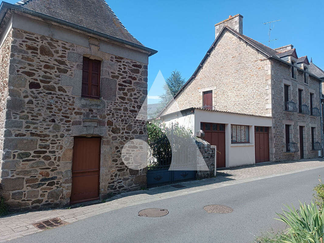 Maison à JUGON-LES-LACS