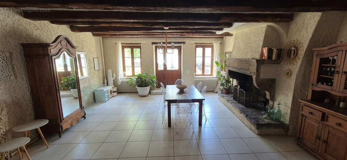 Maison à CONDRIEU