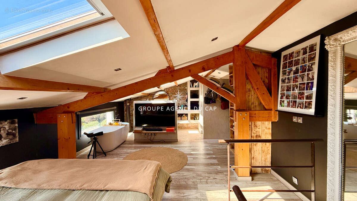 Maison à LES ISSAMBRES