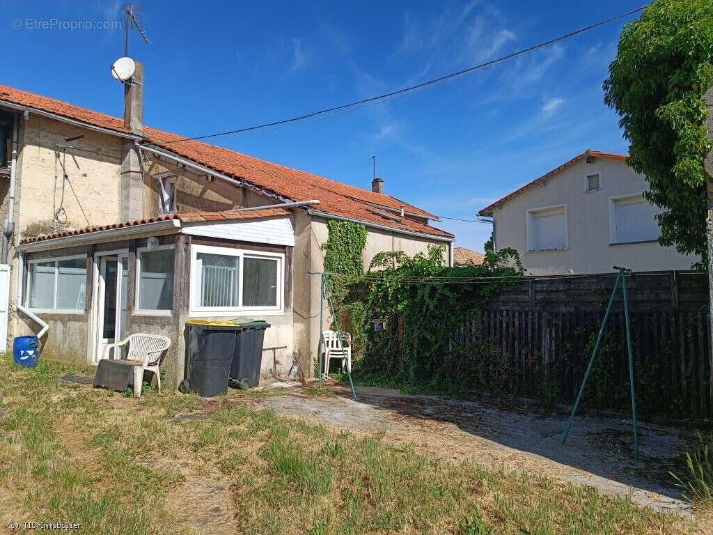 Maison à RUFFEC
