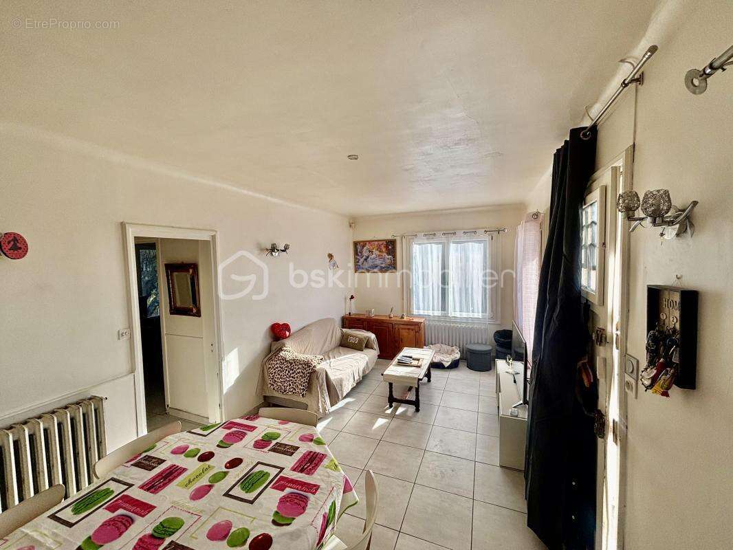  Noyen-sur-Seine – Maison 3 chambres, DPE D, sous-sol total et 2 131 m² de terrain - photo 3