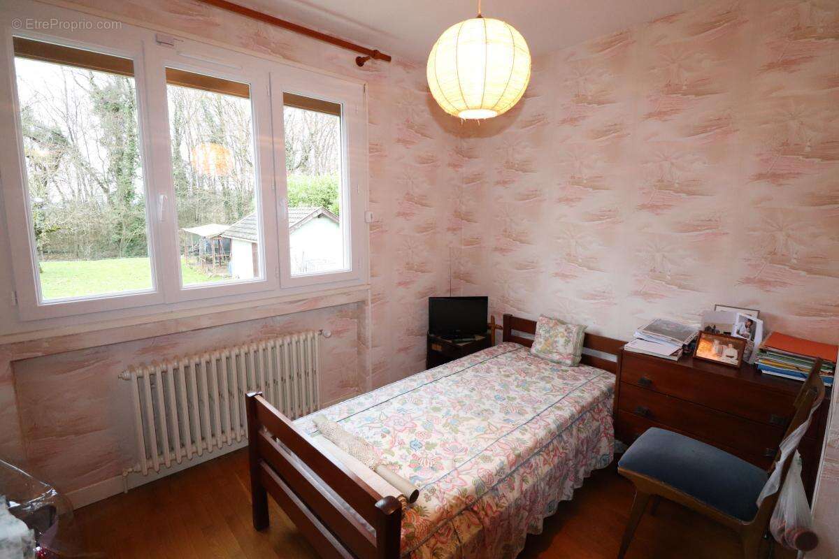 Maison à MONTAGNIEU