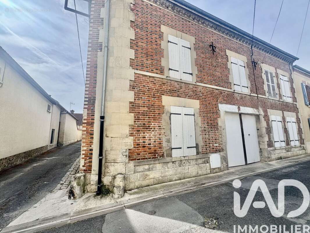 Photo 2 - Maison à AY