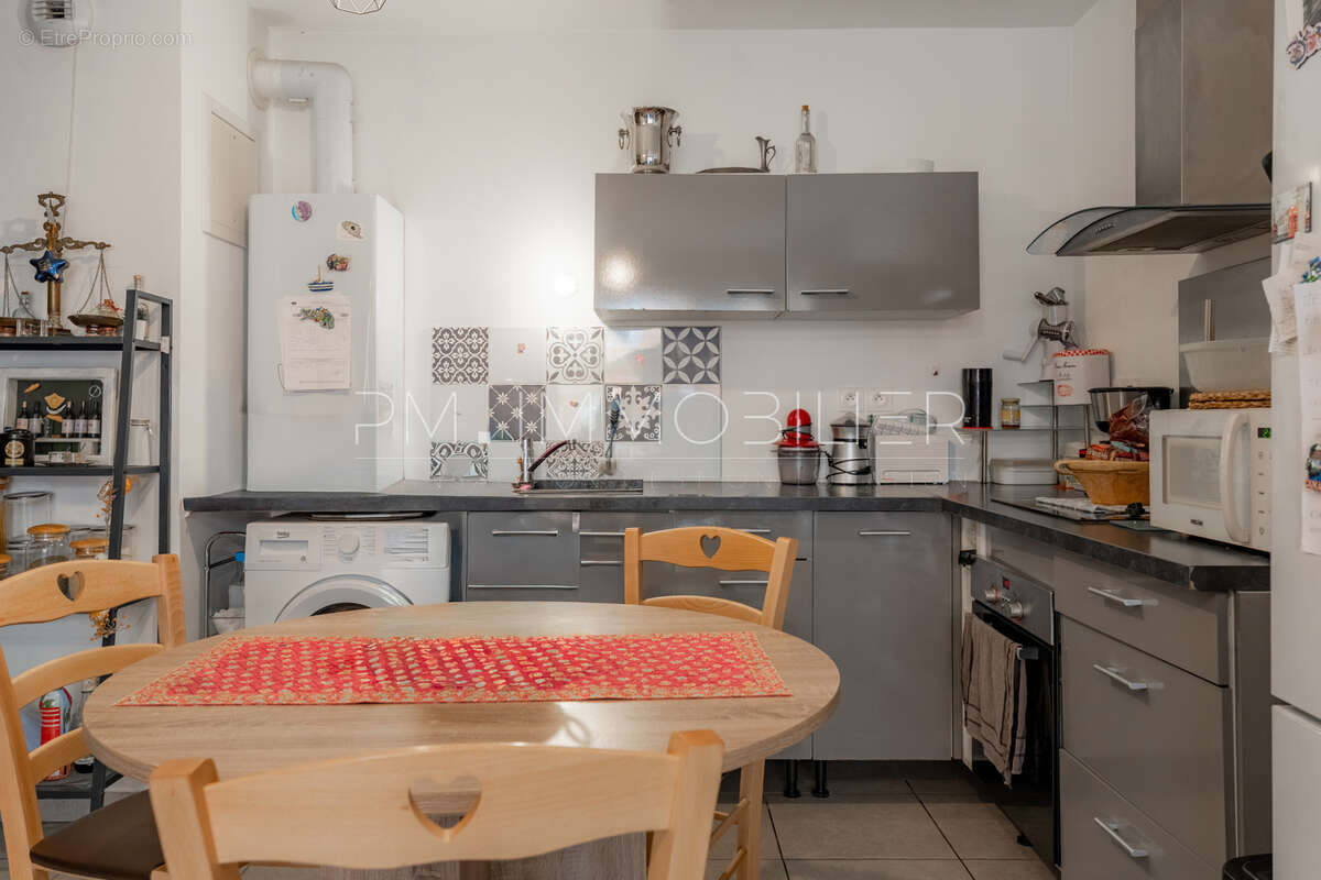 Appartement à MARSEILLE-4E