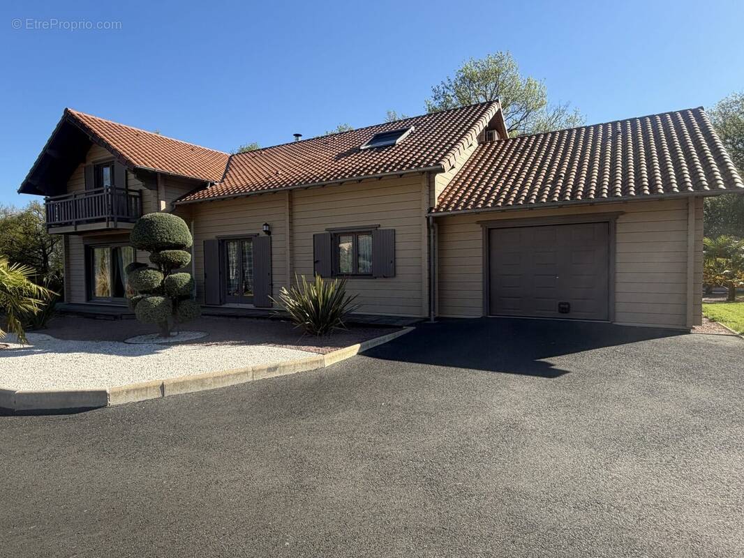 Maison à BLANZAC