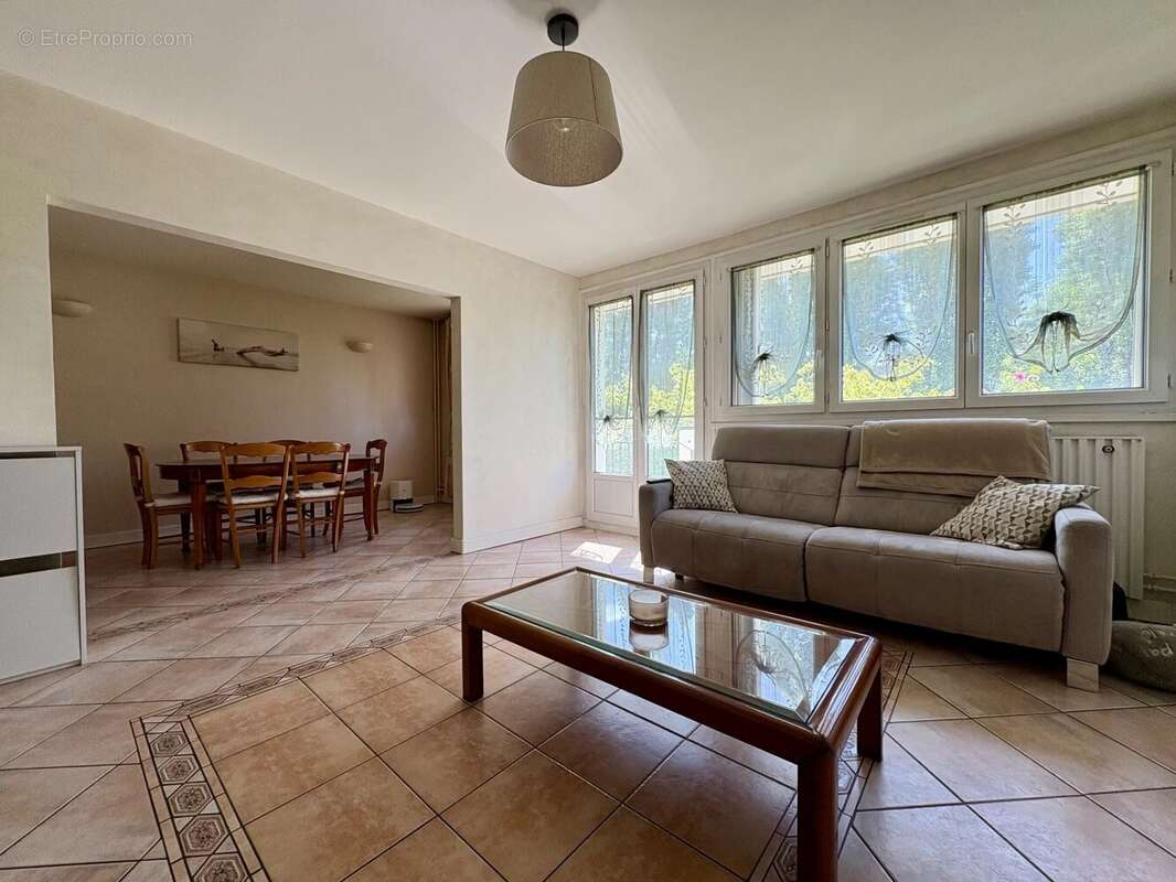Appartement à LE PLESSIS-TREVISE