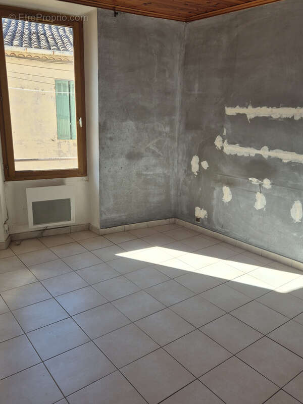 LAMBESC, Maison de village type 3 avec une cave. - photo 6