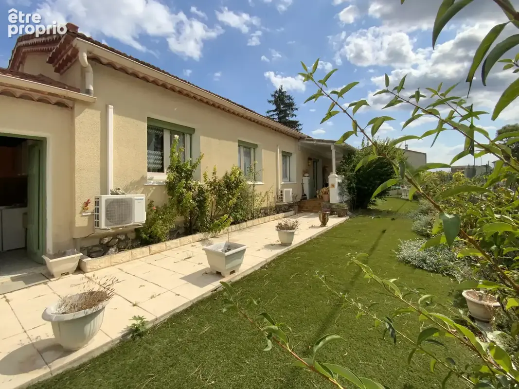 Villa de plain pied avec piscine à 400 m du centre à pieds. - photo 3