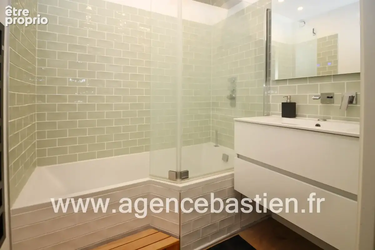 GEX   T2 rénové de 39 m2 avec balcon, piscine et 2 parkings couverts - photo 5
