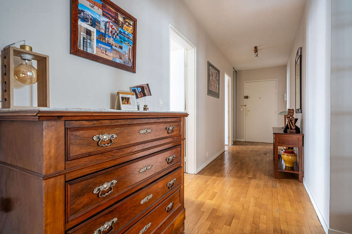 Appartement à LEVALLOIS-PERRET