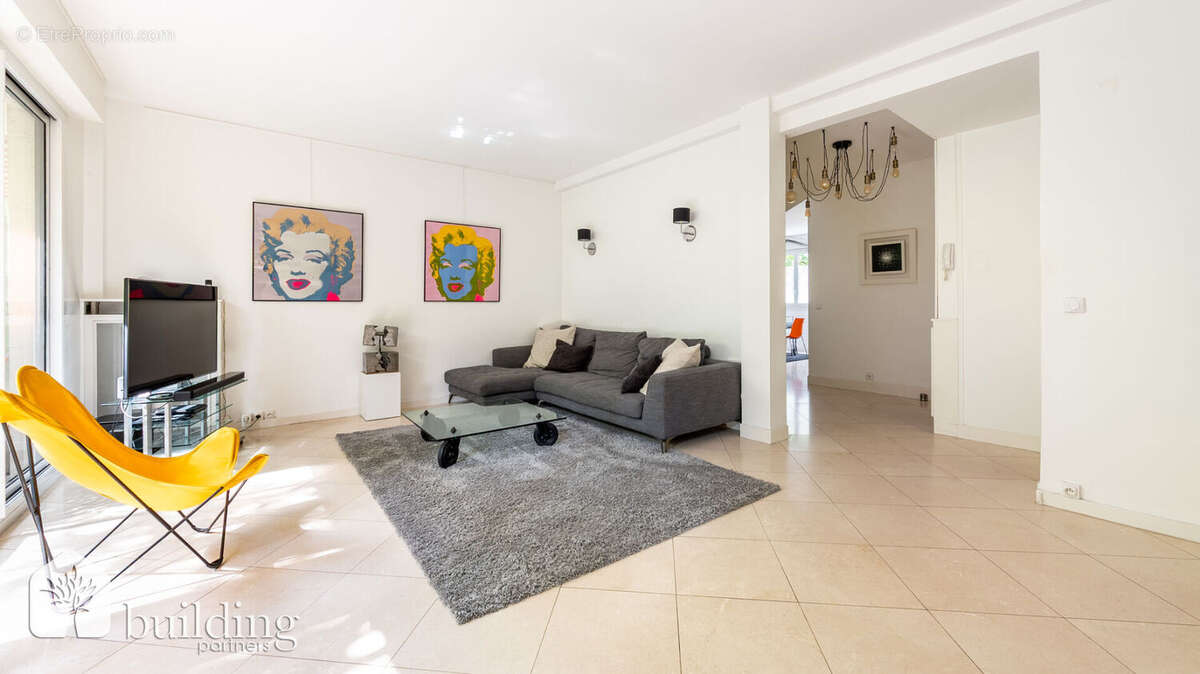 Appartement à NEUILLY-SUR-SEINE