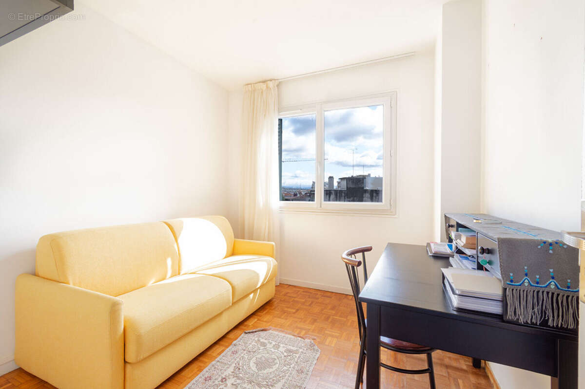 Appartement à MARSEILLE-5E