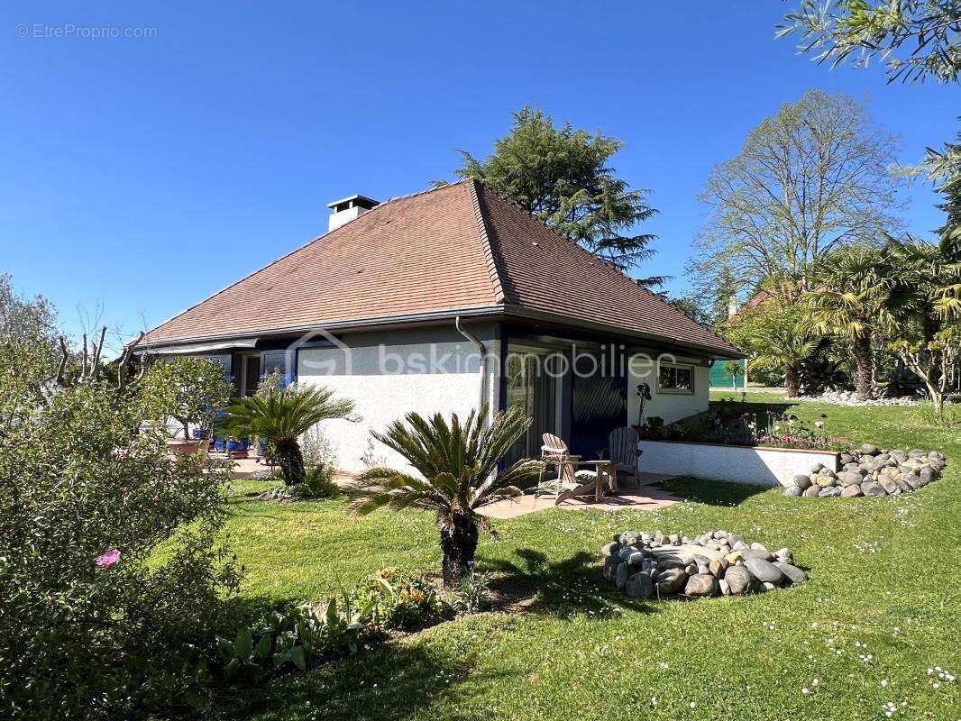 Maison à SERRES-CASTET