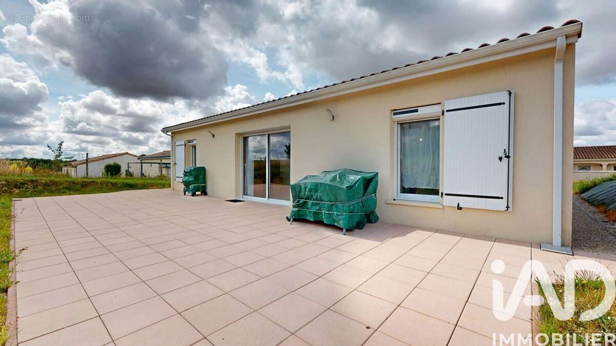 Maison 89 m² à Rouillac  - photo 5