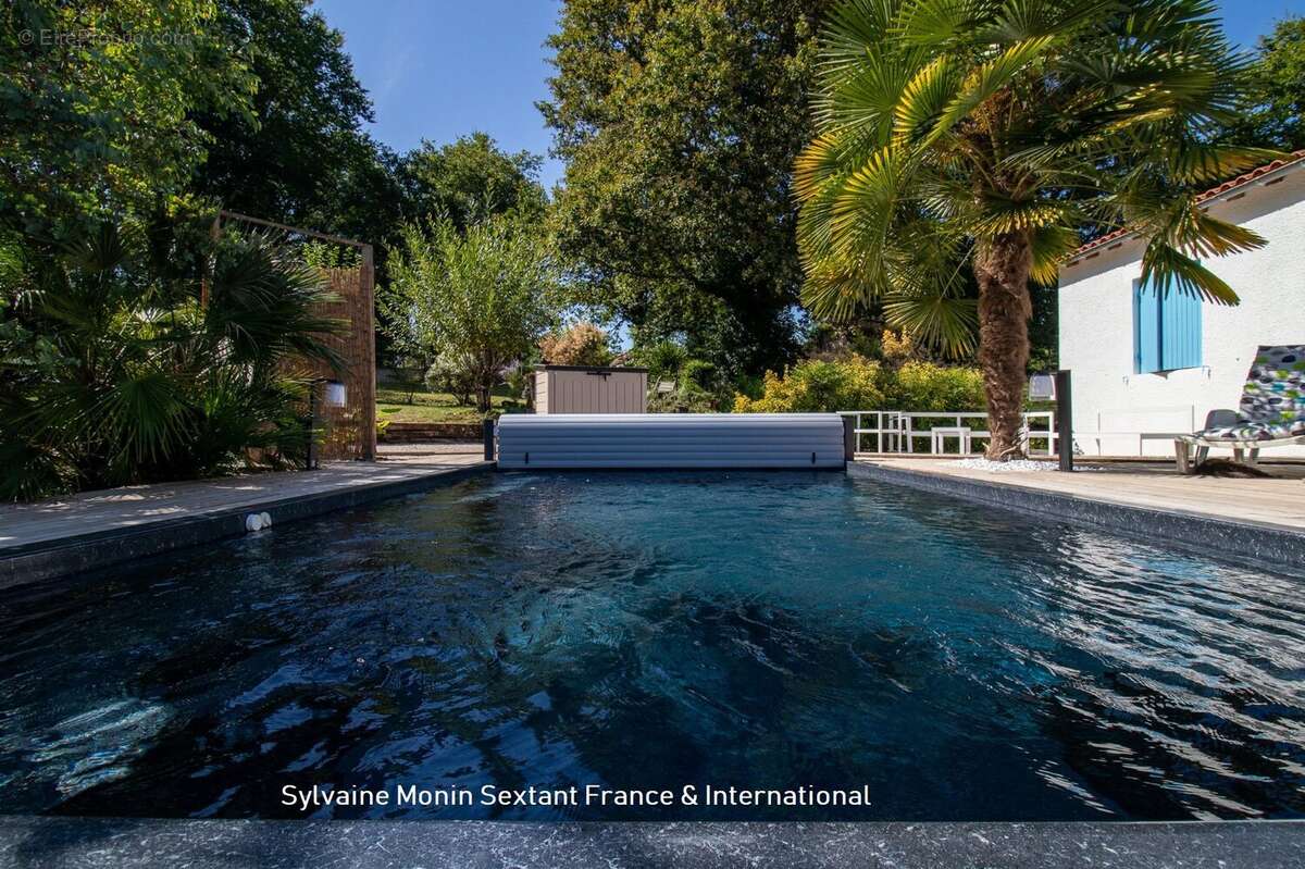 Maison rénovée tout confort avec logement indépendant, terrain clos et espace piscine - photo 2