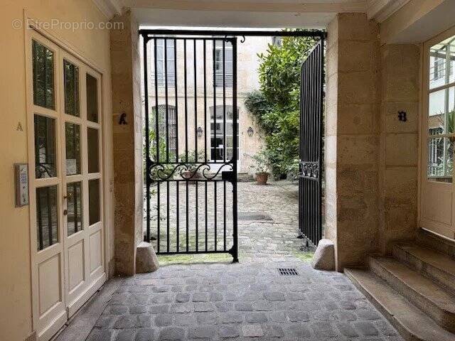 Appartement à PARIS-2E